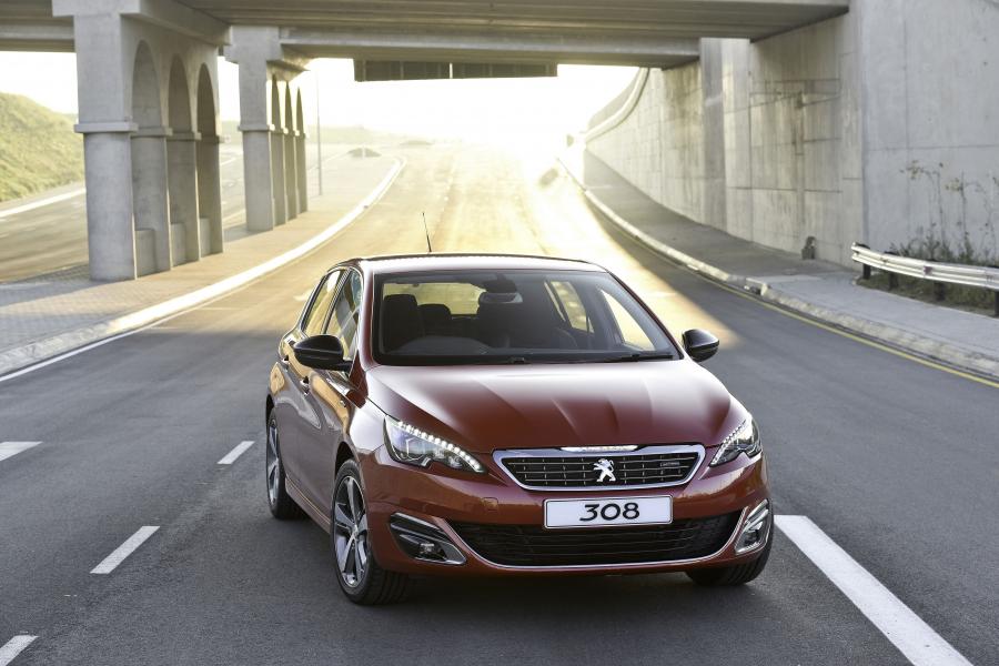  Peugeot 308 GT Line 2015 года  (ZA) (фото 19 из 27)